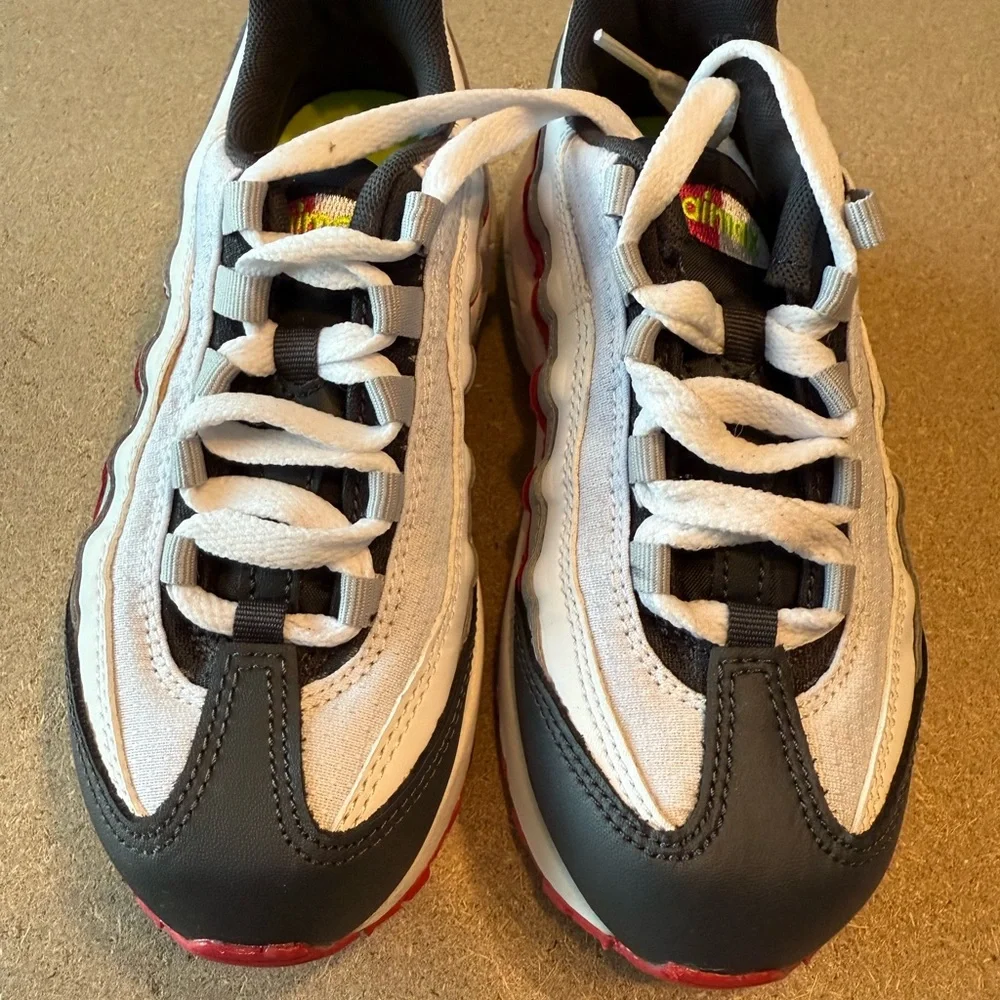 Nike AirMax Kids' Black and White Athletic Shoes size 12C